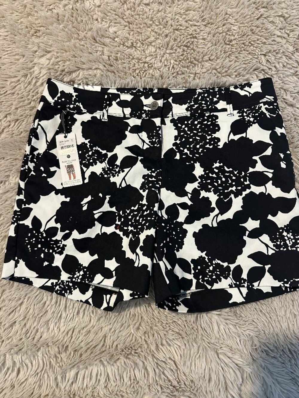 Peace and Pearls womens shorts nwt size 12